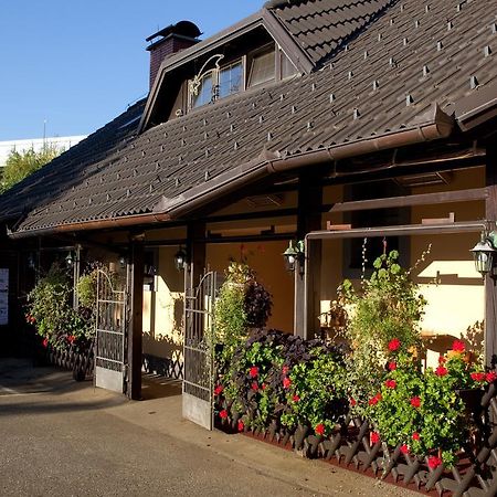Crni Baron Pension Black Baron Maribor Buitenkant foto