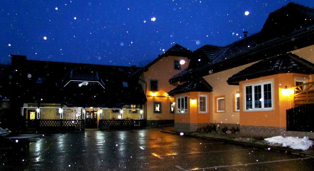 Crni Baron Pension Black Baron Maribor Buitenkant foto