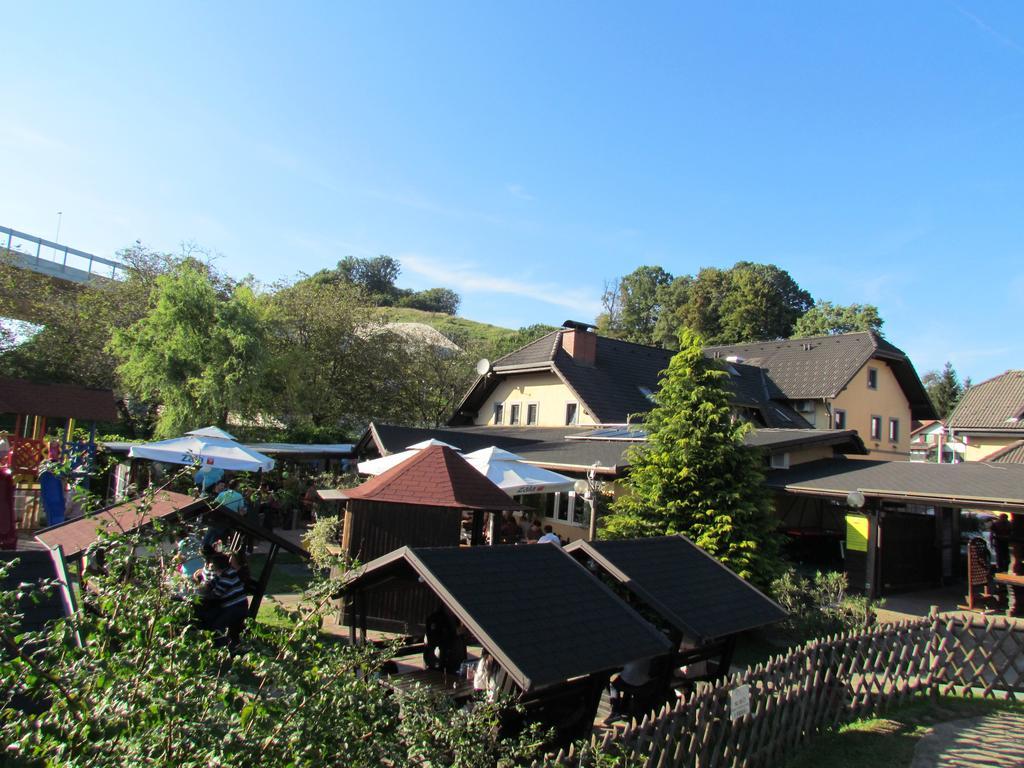 Crni Baron Pension Black Baron Maribor Buitenkant foto