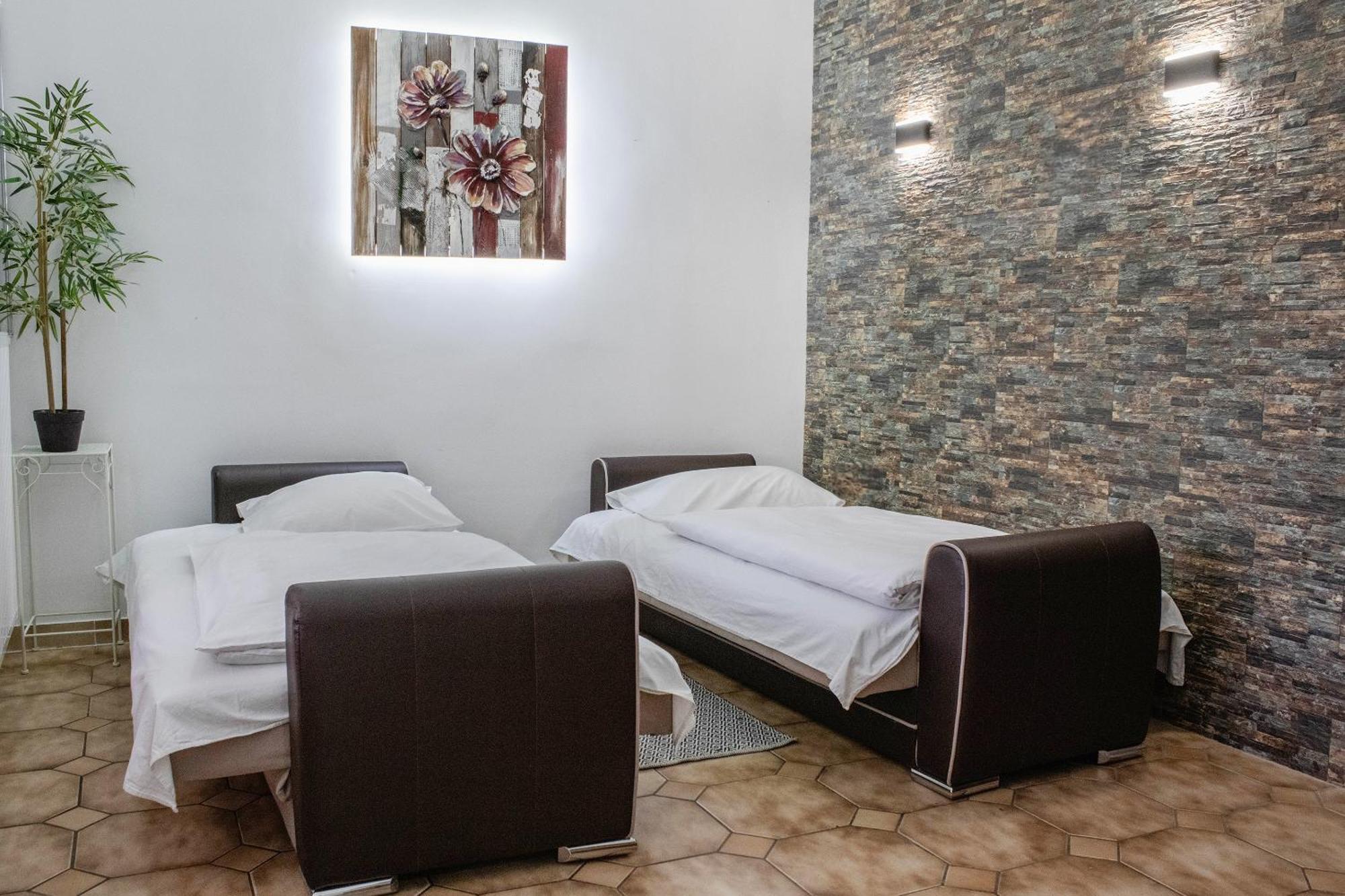 Crni Baron Pension Black Baron Maribor Buitenkant foto