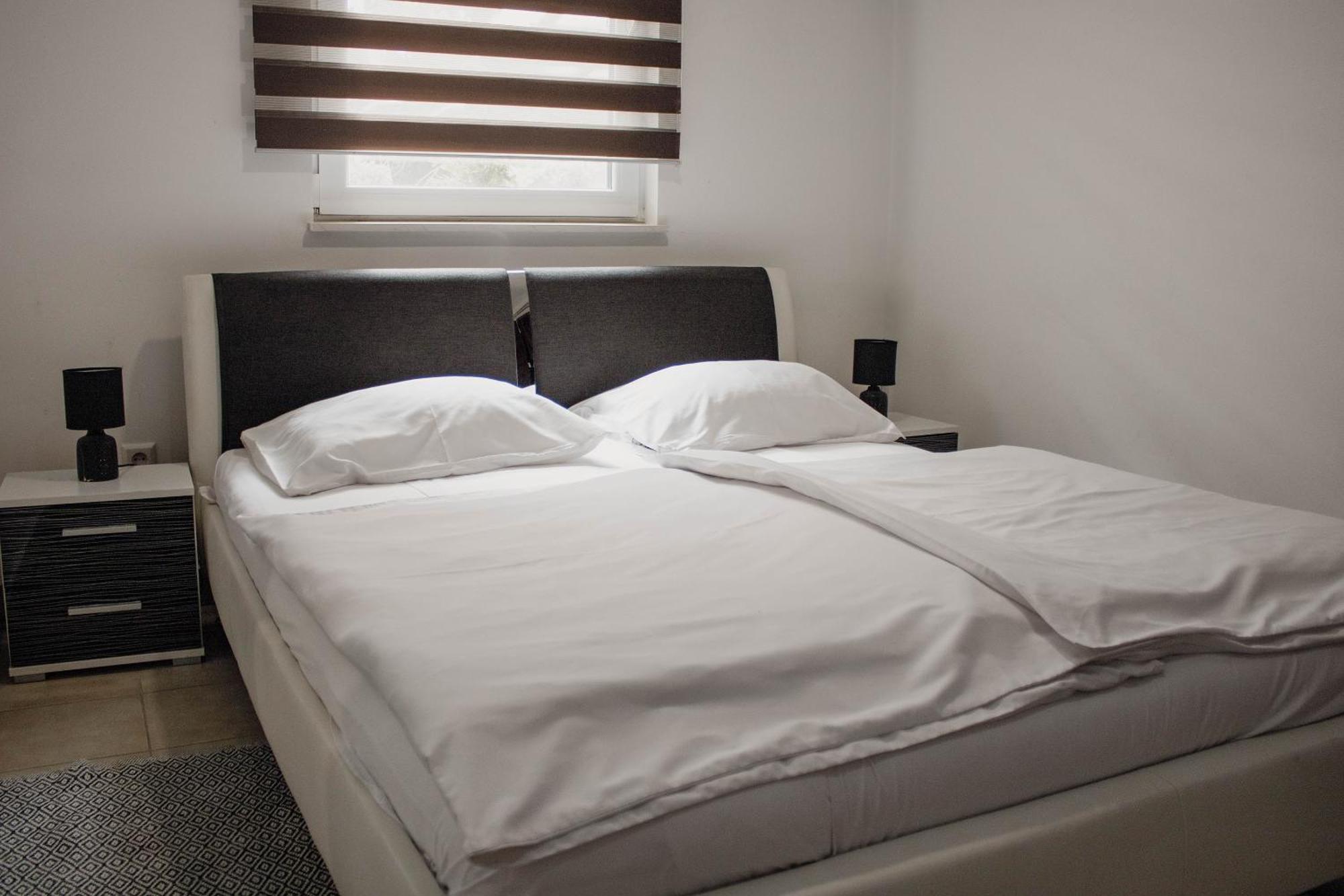 Crni Baron Pension Black Baron Maribor Buitenkant foto
