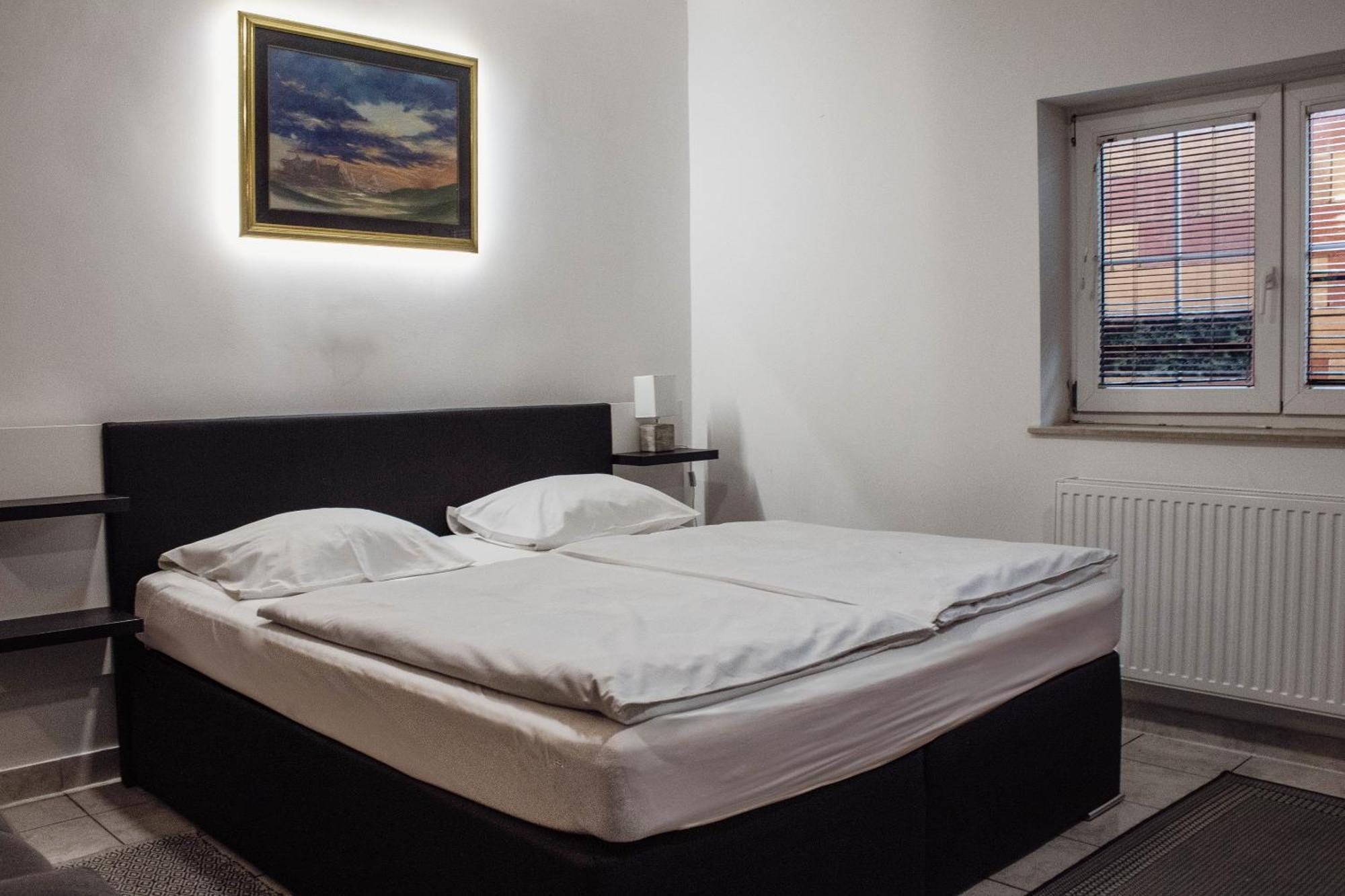Crni Baron Pension Black Baron Maribor Buitenkant foto