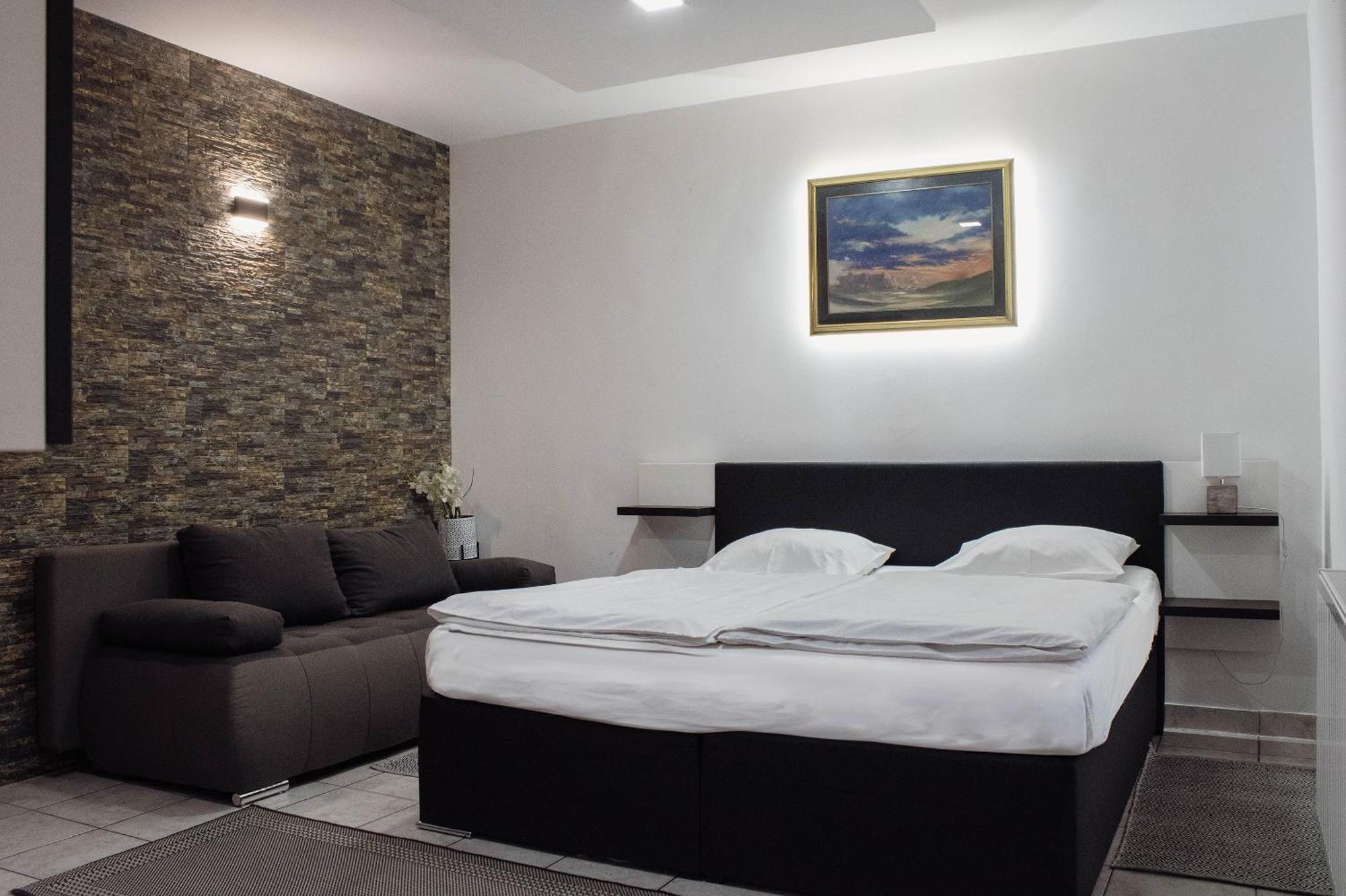 Crni Baron Pension Black Baron Maribor Buitenkant foto