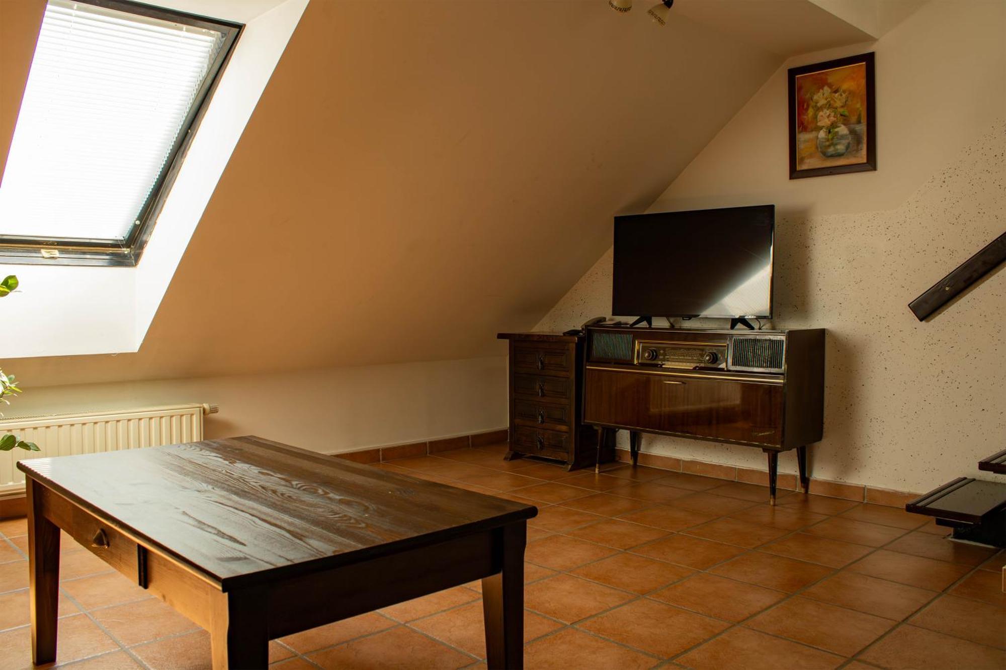 Crni Baron Pension Black Baron Maribor Buitenkant foto