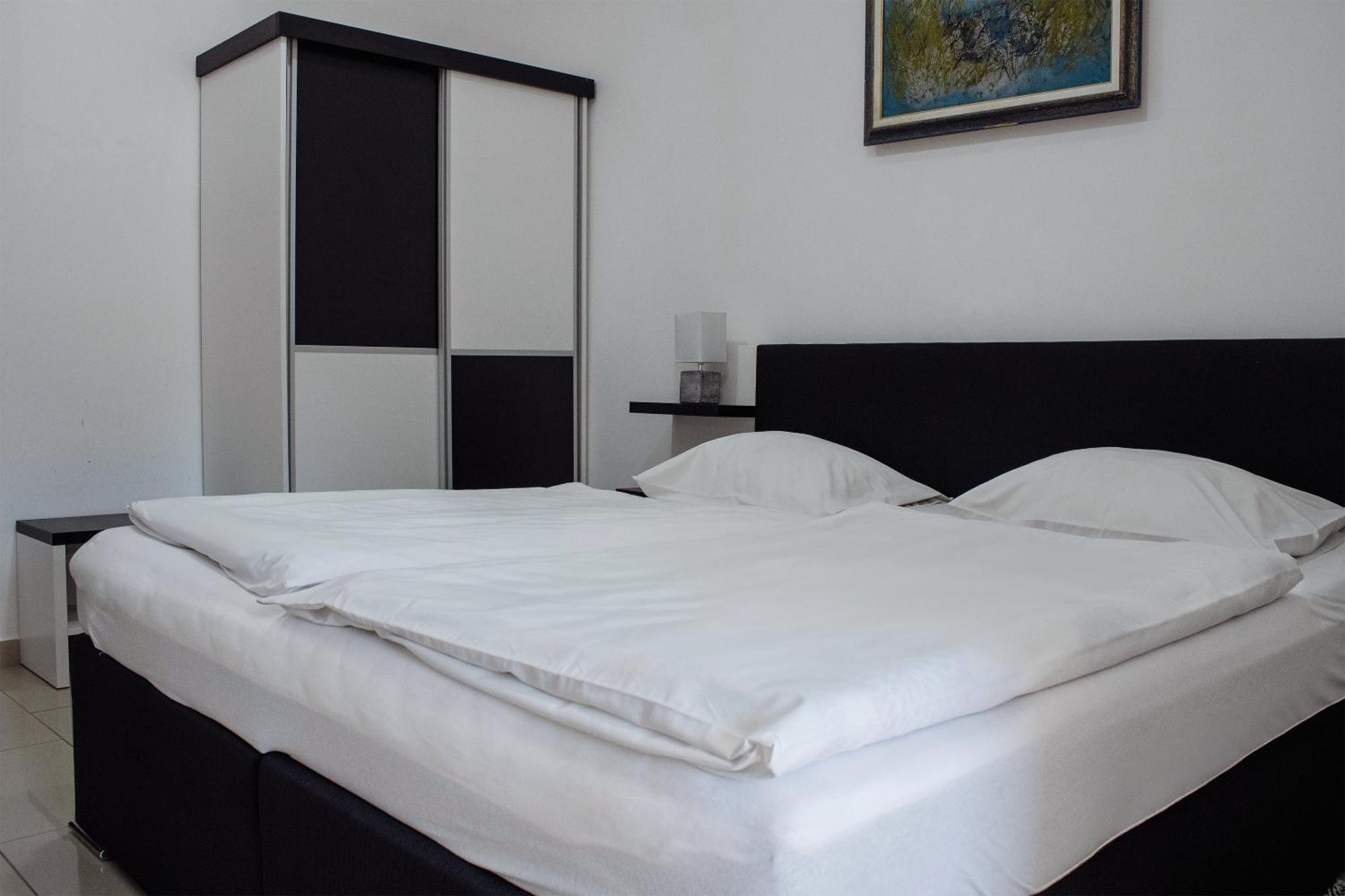Crni Baron Pension Black Baron Maribor Buitenkant foto