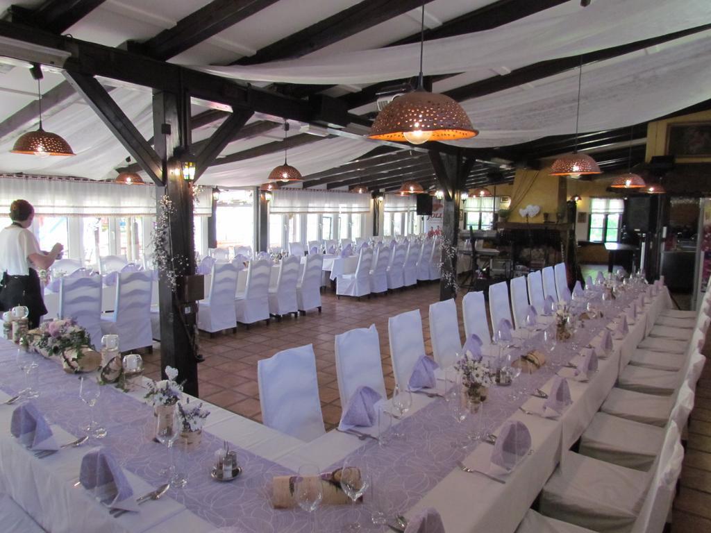 Crni Baron Pension Black Baron Maribor Buitenkant foto