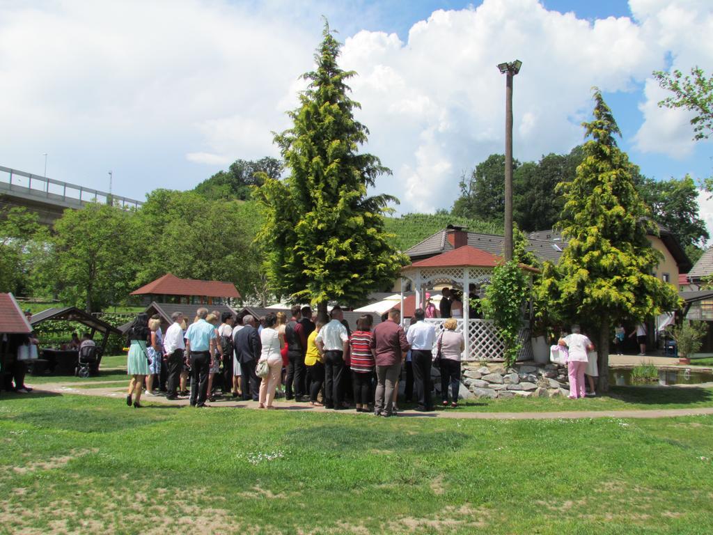 Crni Baron Pension Black Baron Maribor Buitenkant foto